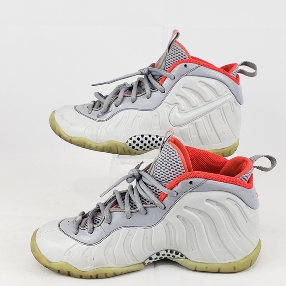 nike platinum posite